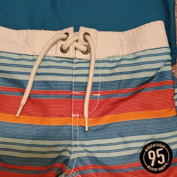 OshKosh baby boy swim shirt and trunk - Picture 2 of 4